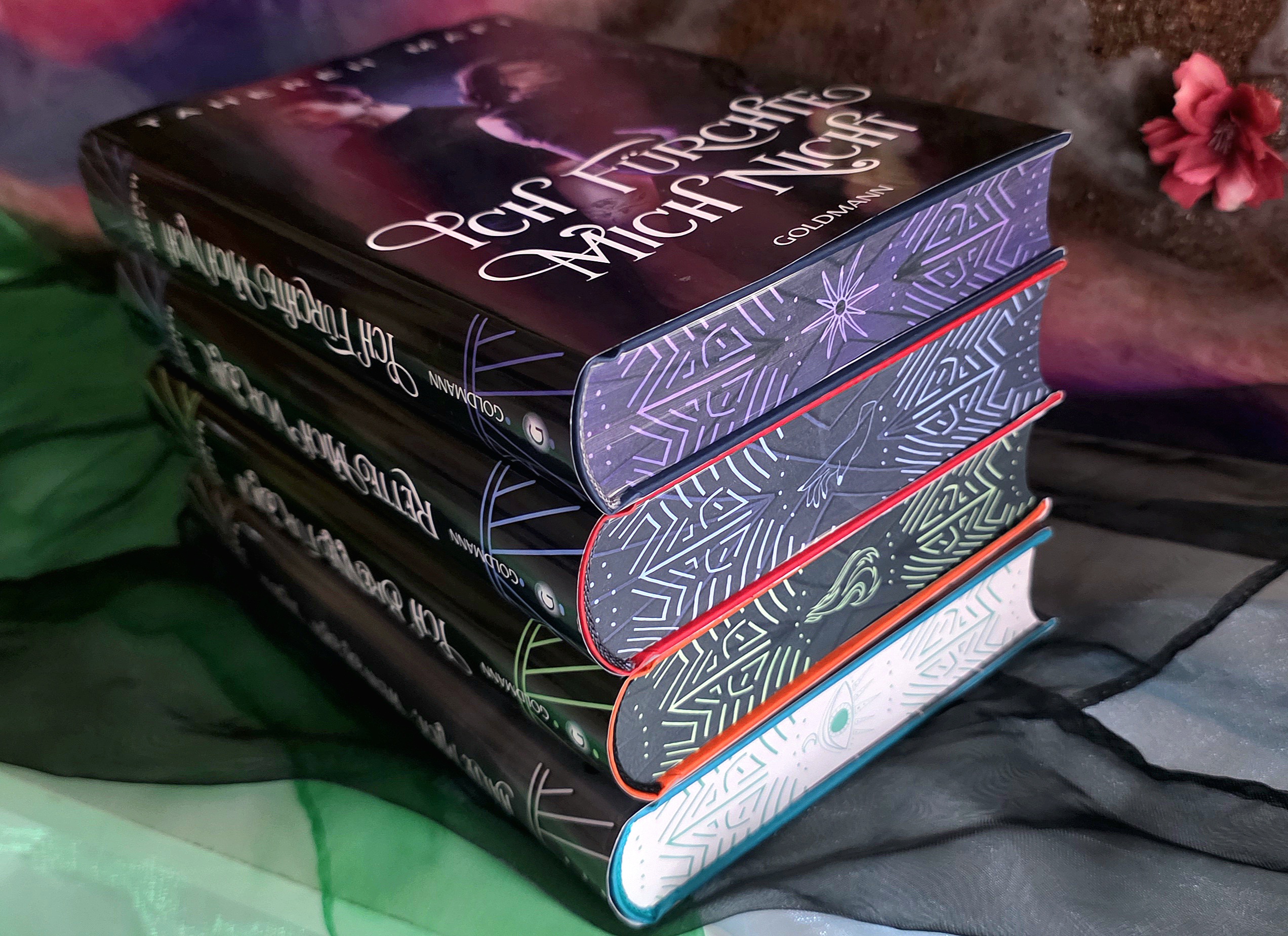 Shatter Me Reihe Chest of Fandoms Farbschnitt Band 1–4 Hardcover Set